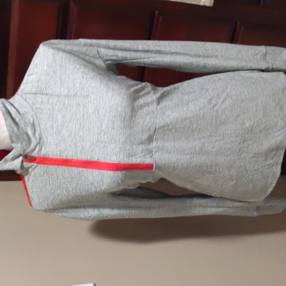 Under Armour Pullover - Picture 6 of 7